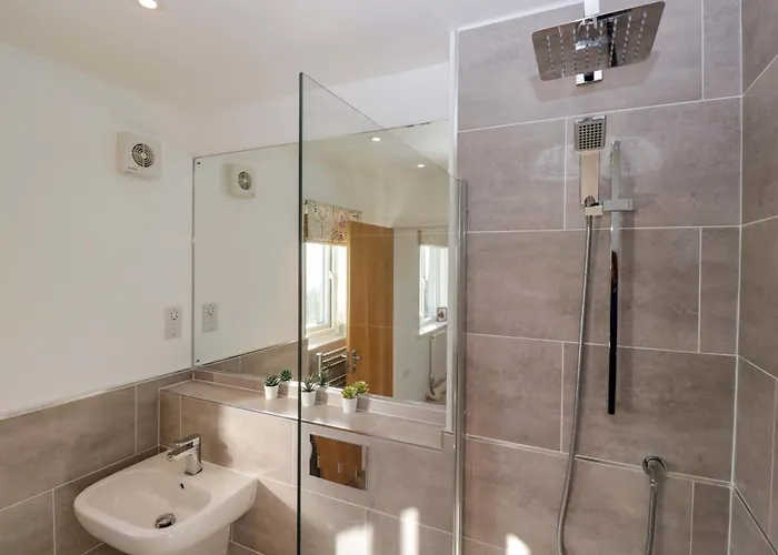 Oversands View * Grange-over-Sands